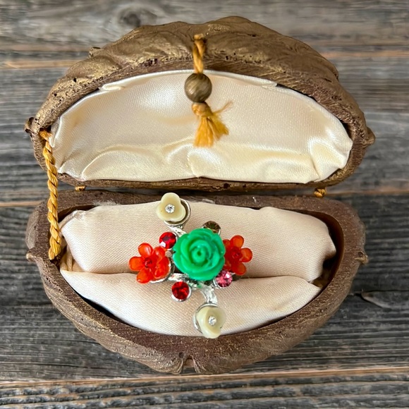 🌸Beautiful Whimsical Ring - Picture 1 of 10